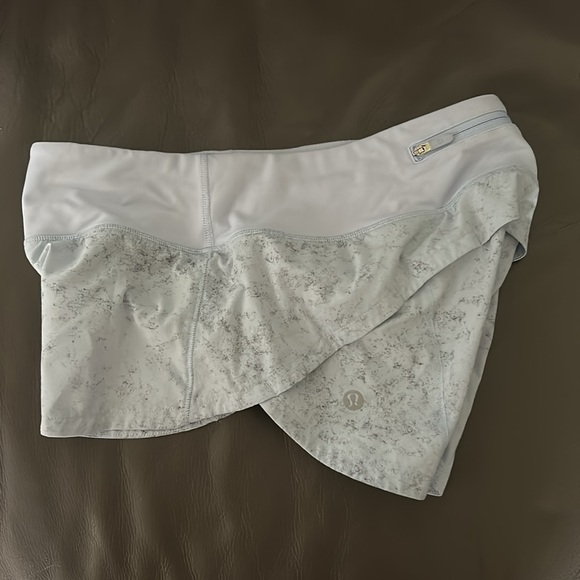Lululemon rare speed up size 2 shorts.  Lilac with grey splatters. - Picture 3 of 5
